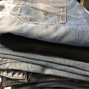 Stack of 6 pair of men’s jeans in excellent condition.